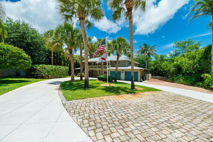 Property Photo:  304 SW Indian Groves Drive  FL 34994 