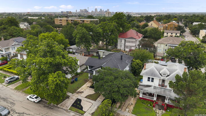 Property Photo:  940 W Mulberry  TX 78201 