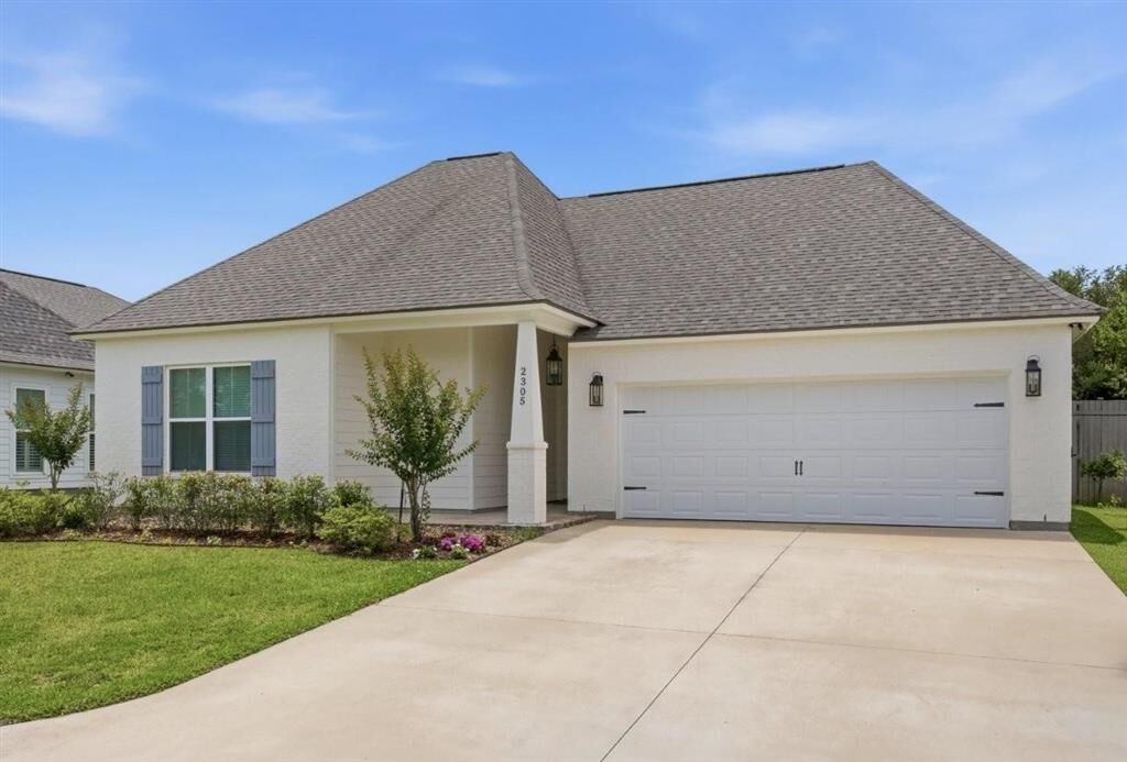 Property Photo: 2305 Camellia Nicole Dr Drive LA 70605