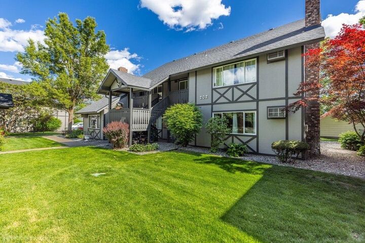 Property Photo:  202 E Weil Ave Unit #2  WA 99208 