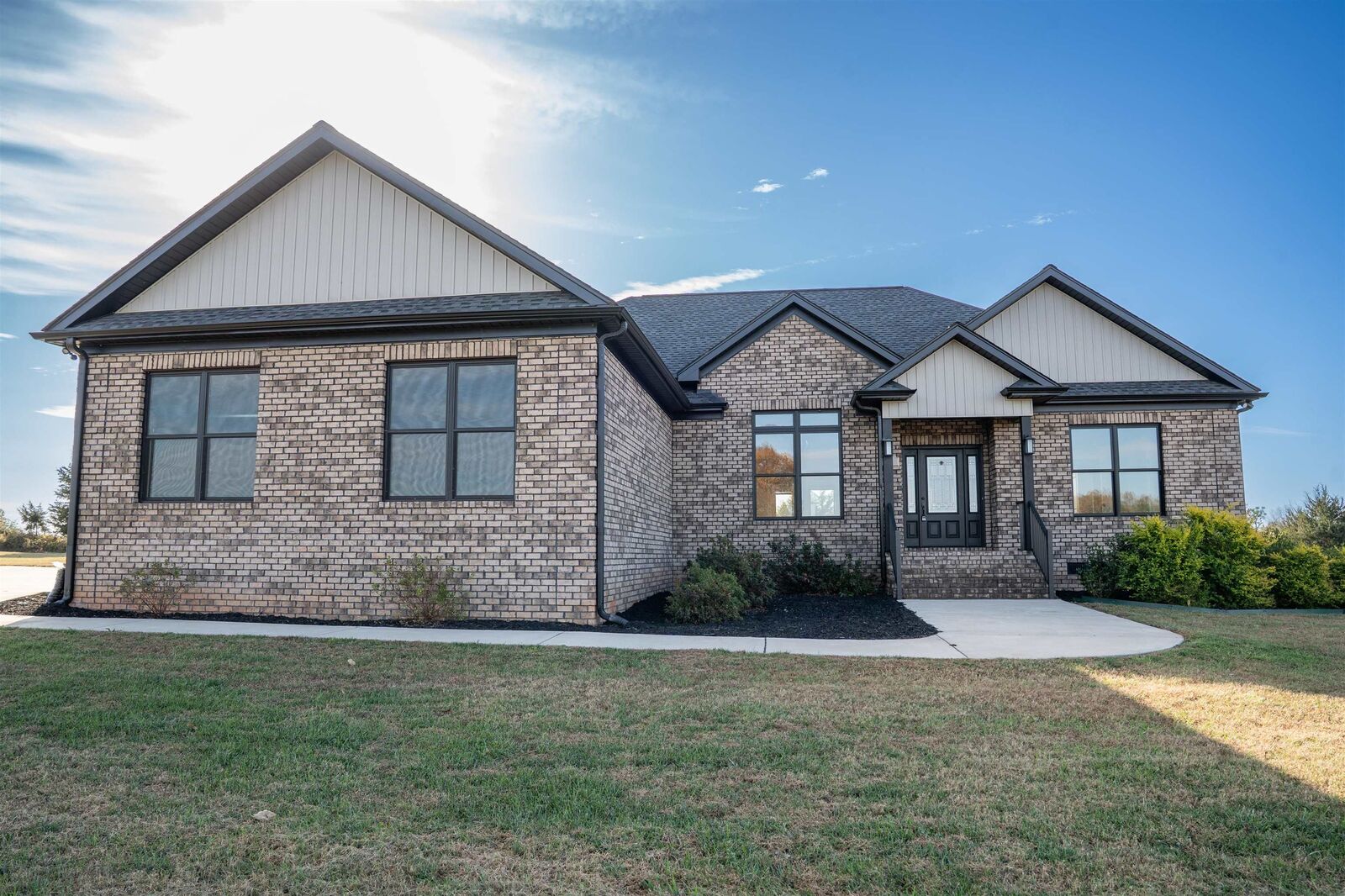 Property Photo: 245 Thorncrest Drive SC 29374