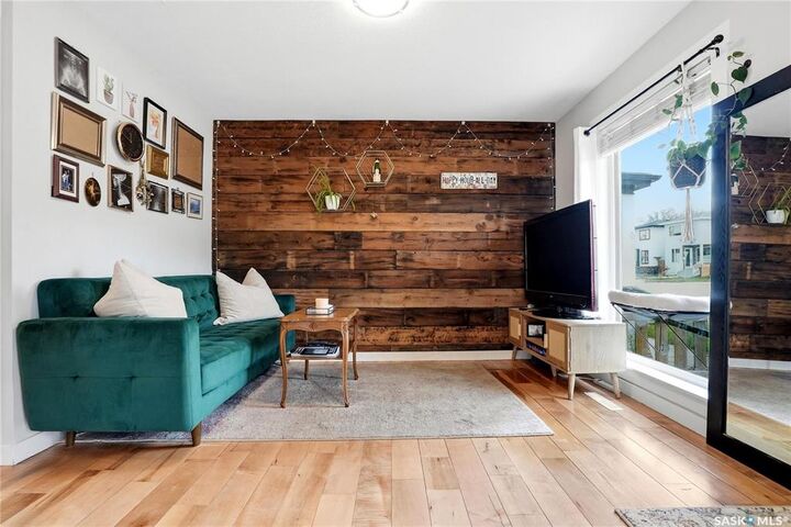 Property Photo: 505 F Avenue S SK S7M 1T6