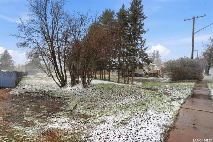 Property Photo:  746 7th Street E  SK S6V 0T1 