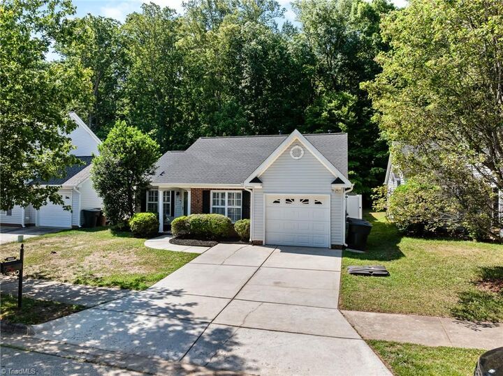 Property Photo: 3932 Bluestem Drive NC 27405