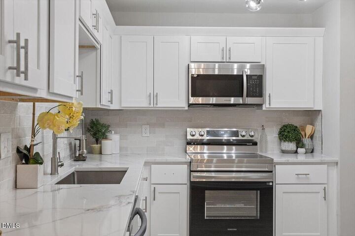 Property Photo:  609 Juno Court  NC 27610 