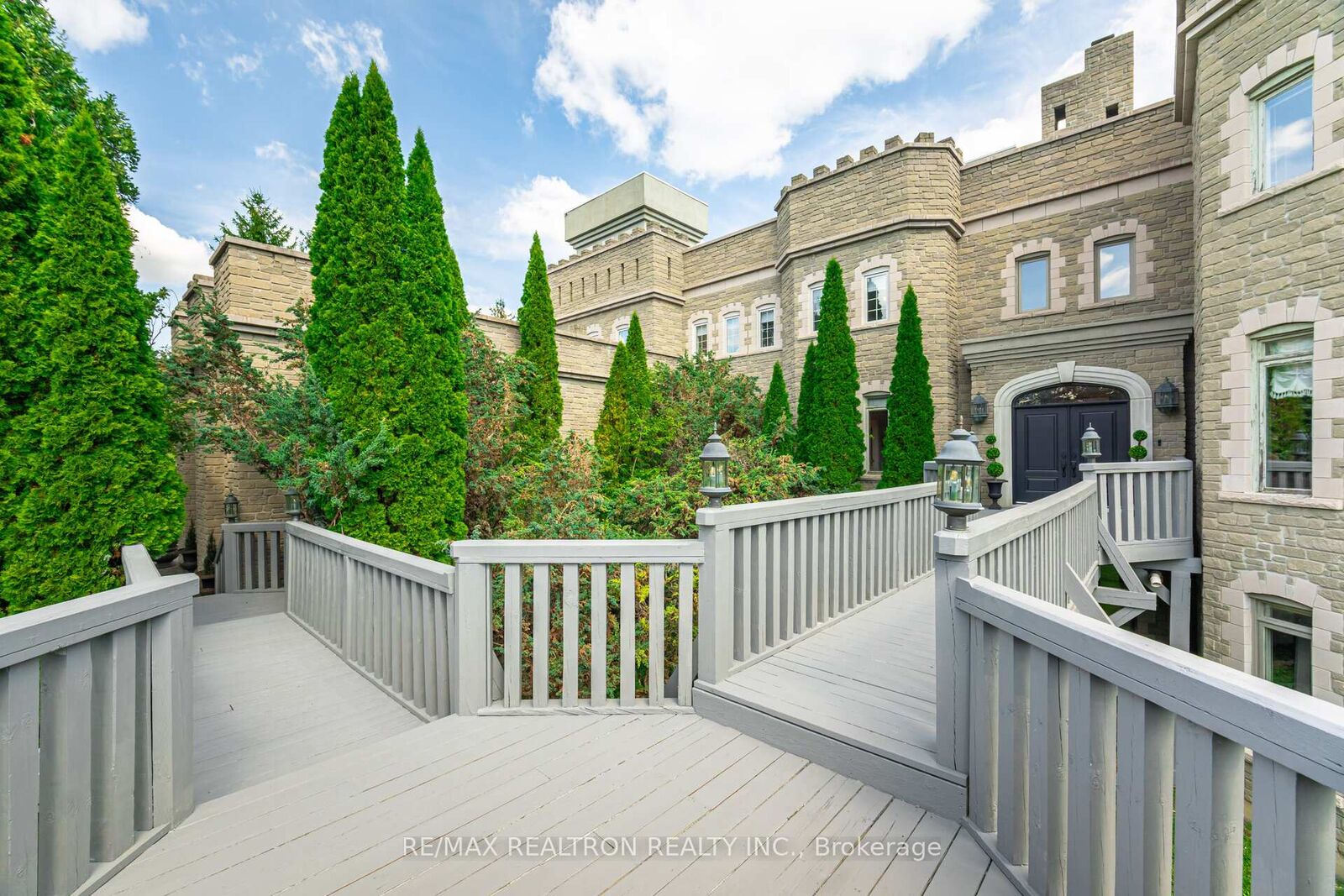 Property Photo: 95 Loch Erne Lane ON L0G 1N0