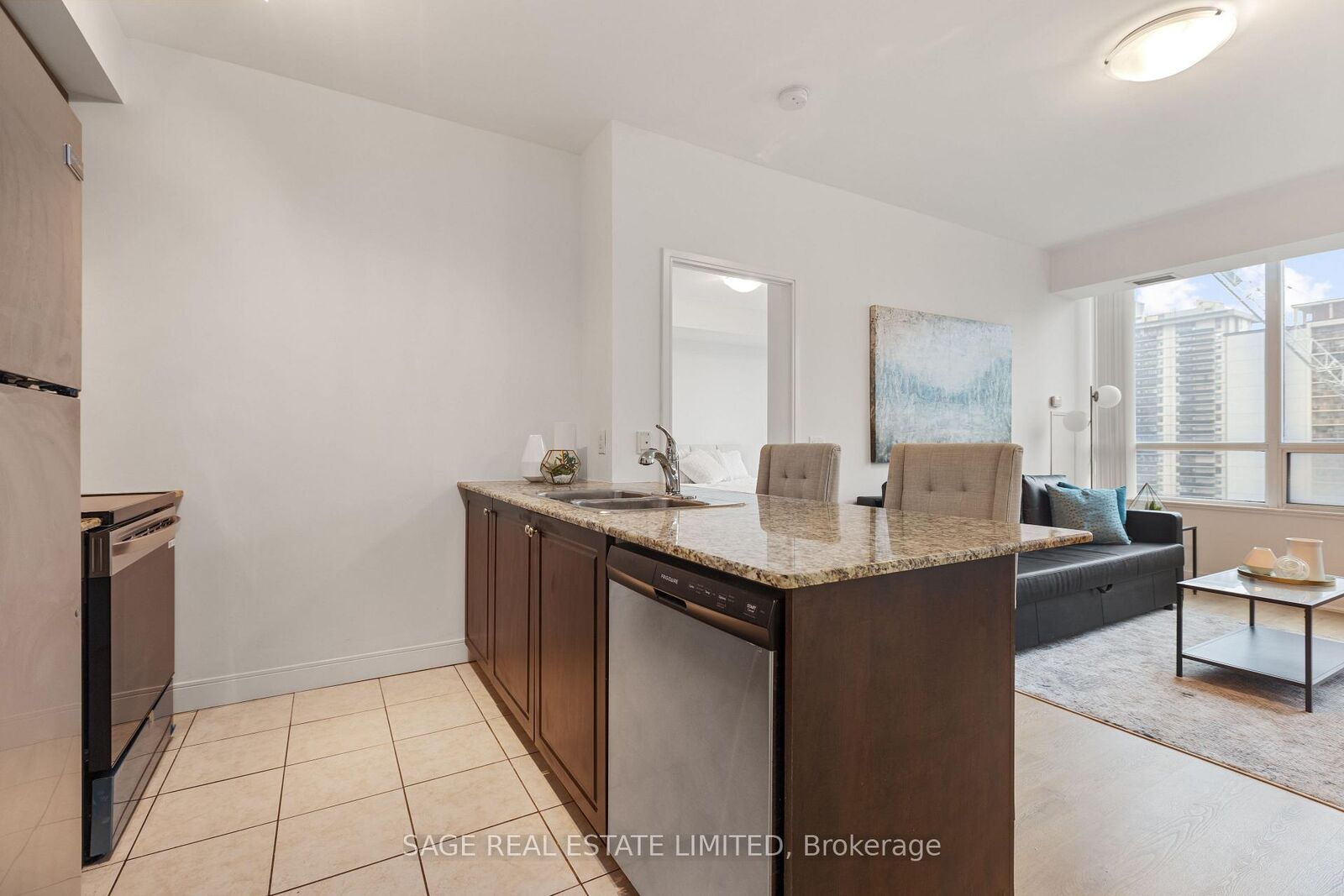 Property Photo: 88 Broadway Avenue 1301 ON M4P 0A5