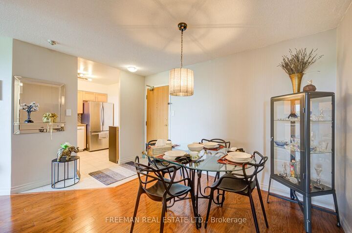 Property Photo: 326 Major Mackenzie Drive E 625 ON L4C 8T4
