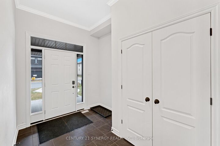 Property Photo: 555 Bobolink Ridge ON K2S 2P2
