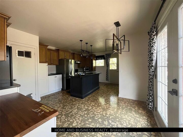 Property Photo: 8 Sora Drive ON L5M 1B2