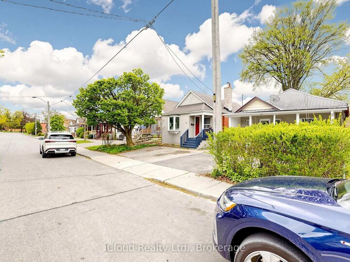 Property Photo: 32 Seventeenth Street ON M8V 3K3