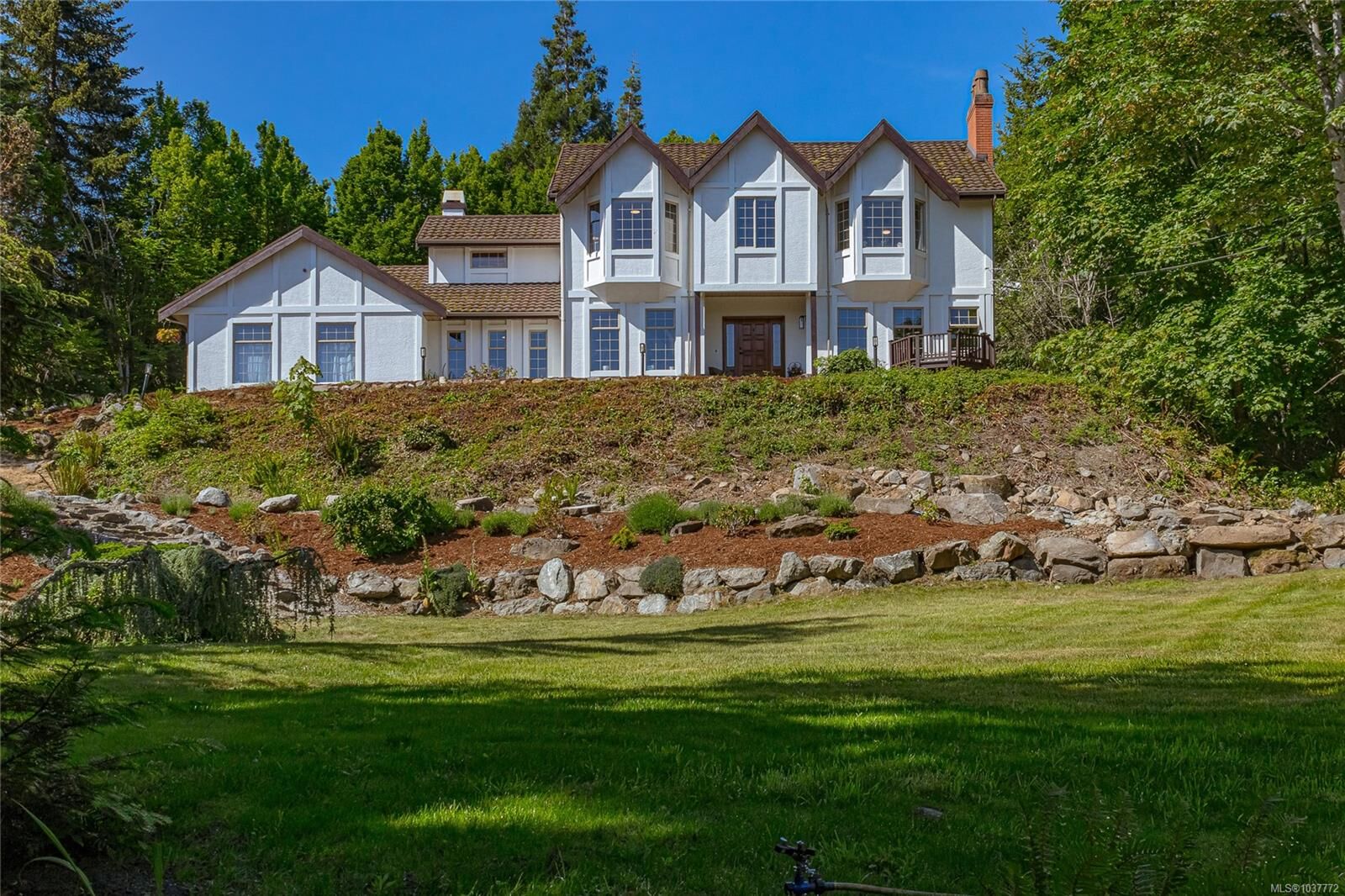 Photo de la propriété:  1855 Camas Dr  BC V8L 5N6 