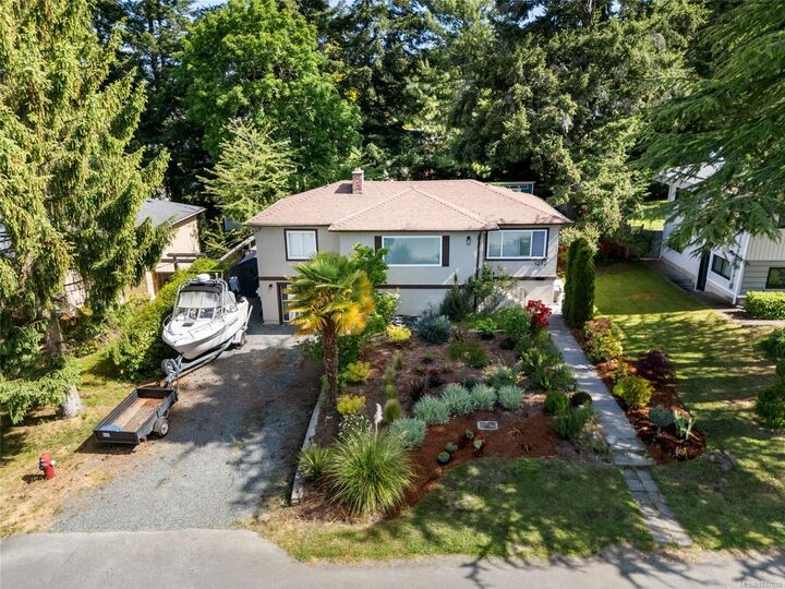 Property Photo:  1232 Pearce Cres  BC V8X 3S9 