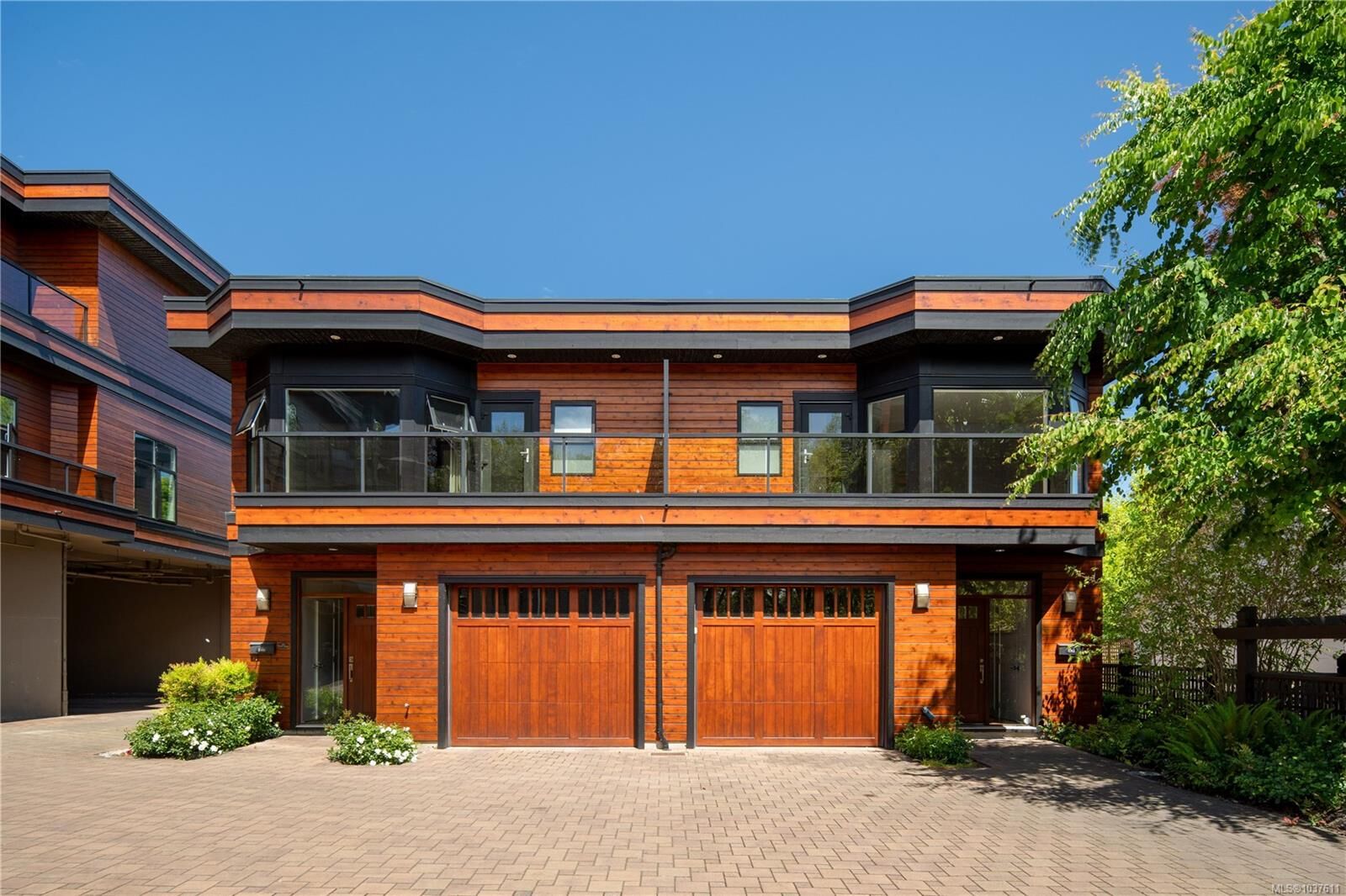 Property Photo: 2591 Penrhyn St #Th2 BC V8N 1G4