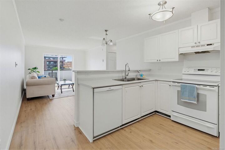Property Photo:  827 North Park St 415  BC V8W 3Y3 