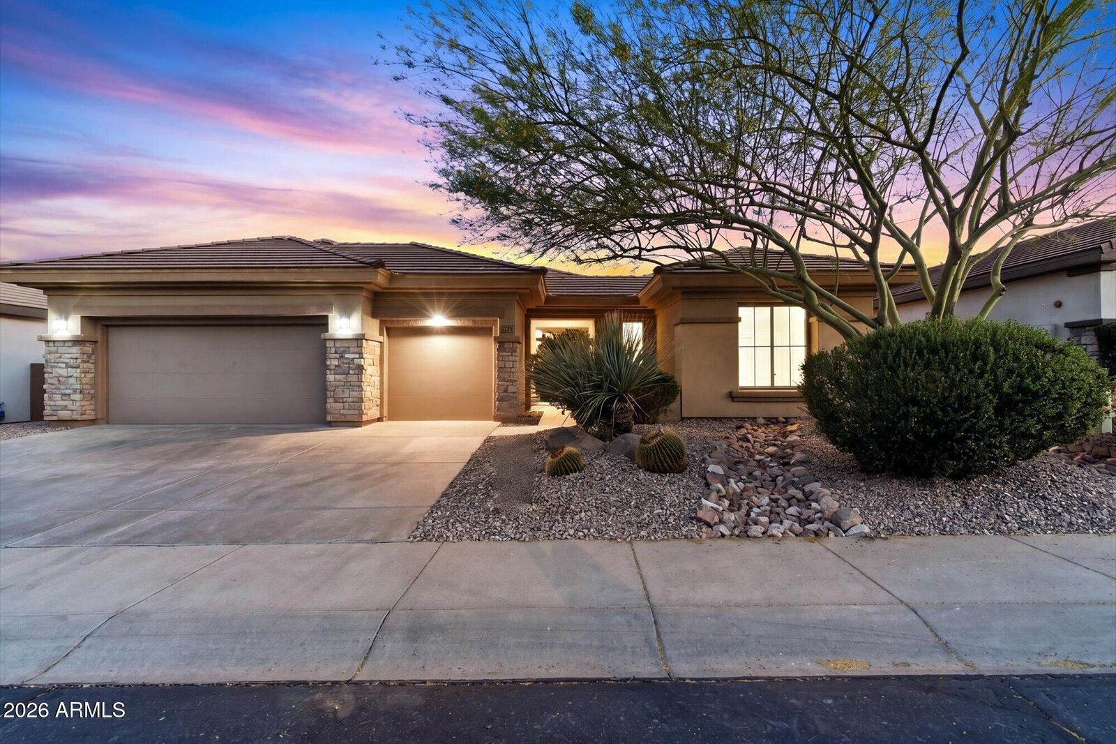Property Photo: 1435 W Whitman Court AZ 85086