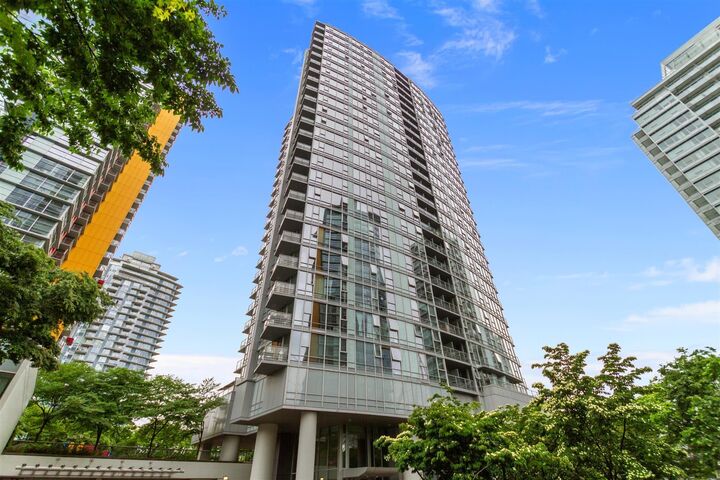 131 Regiment Square 707 — photo 1