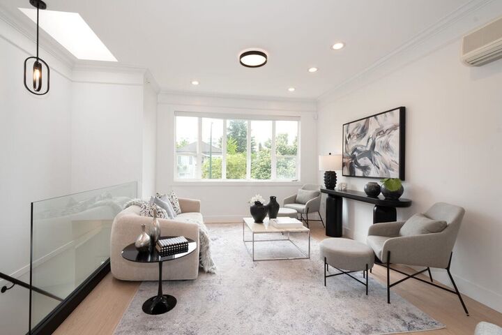 827 E 32nd Avenue — photo 1