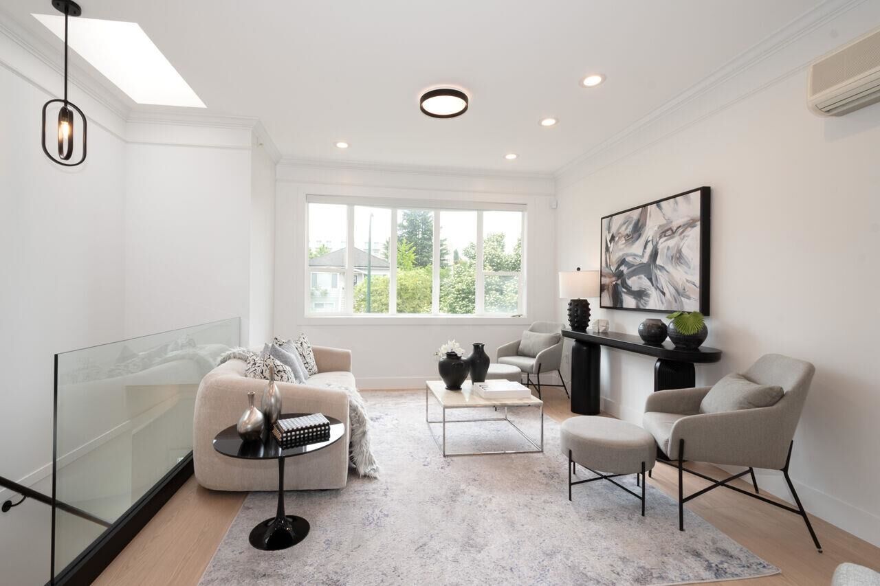 Property Photo: 827 E 32nd Avenue BC V5V 2Y7