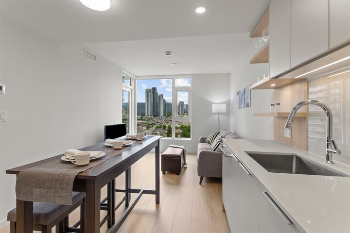 Property Photo: 311 Alderson Avenue 1805 BC V3K 0K3