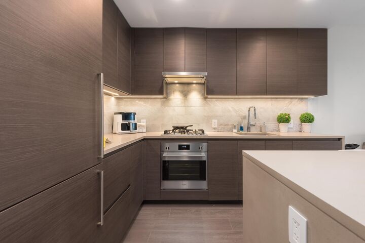 Property Photo: 2108 Gilmore Avenue 5303 BC V5C 0N8