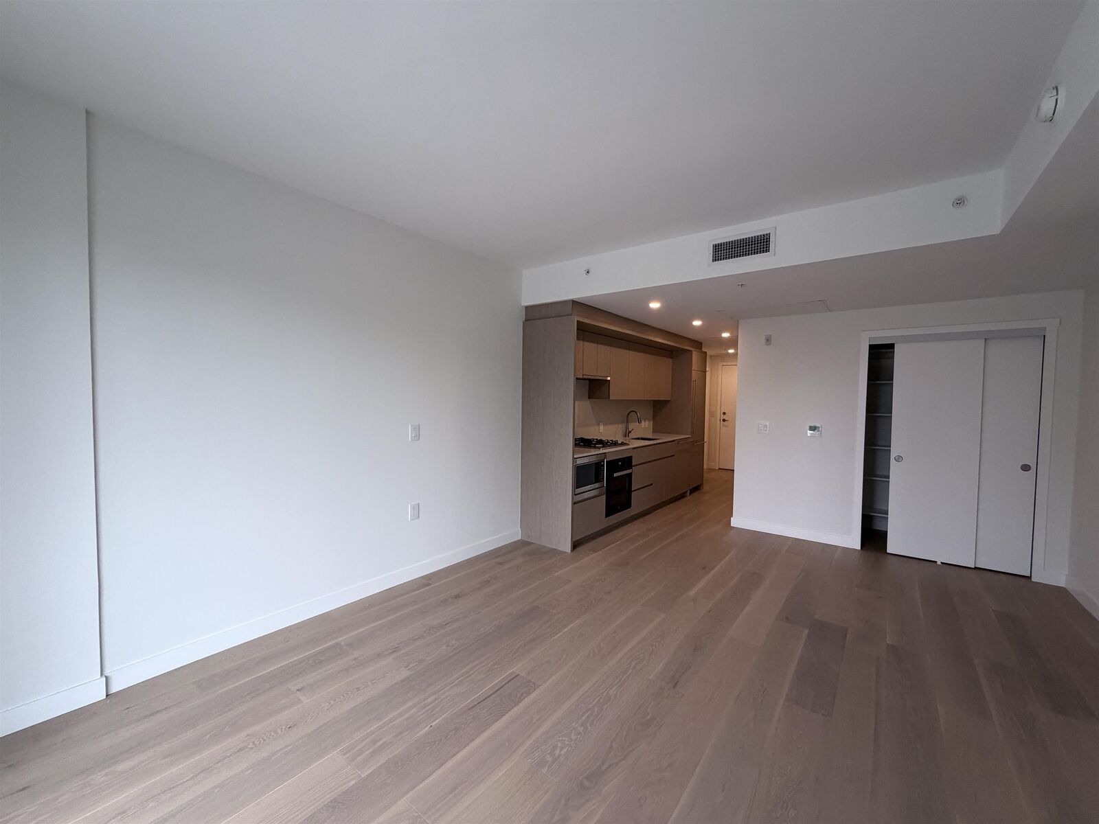 Property Photo:  5212 Cambie Street 3  BC V5Z 2Z7 