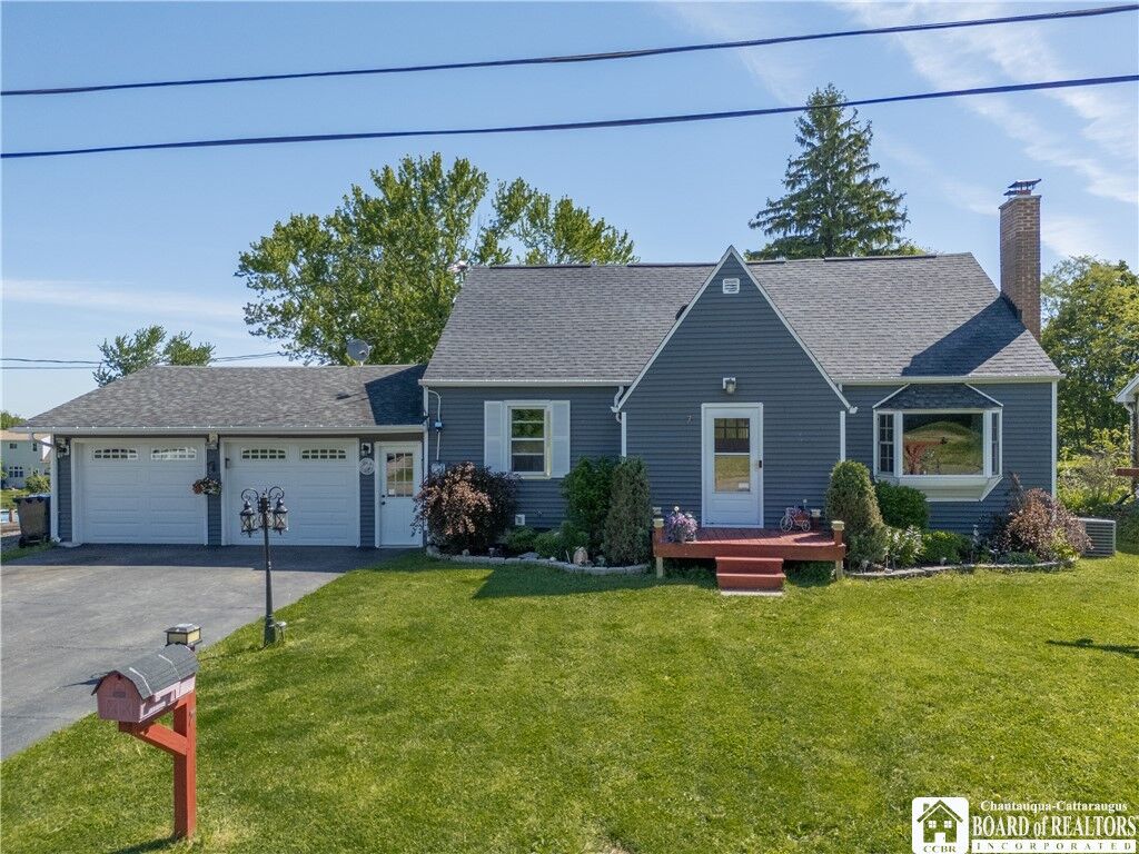 Property Photo:  7 Bayview Avenue  NY 14136 