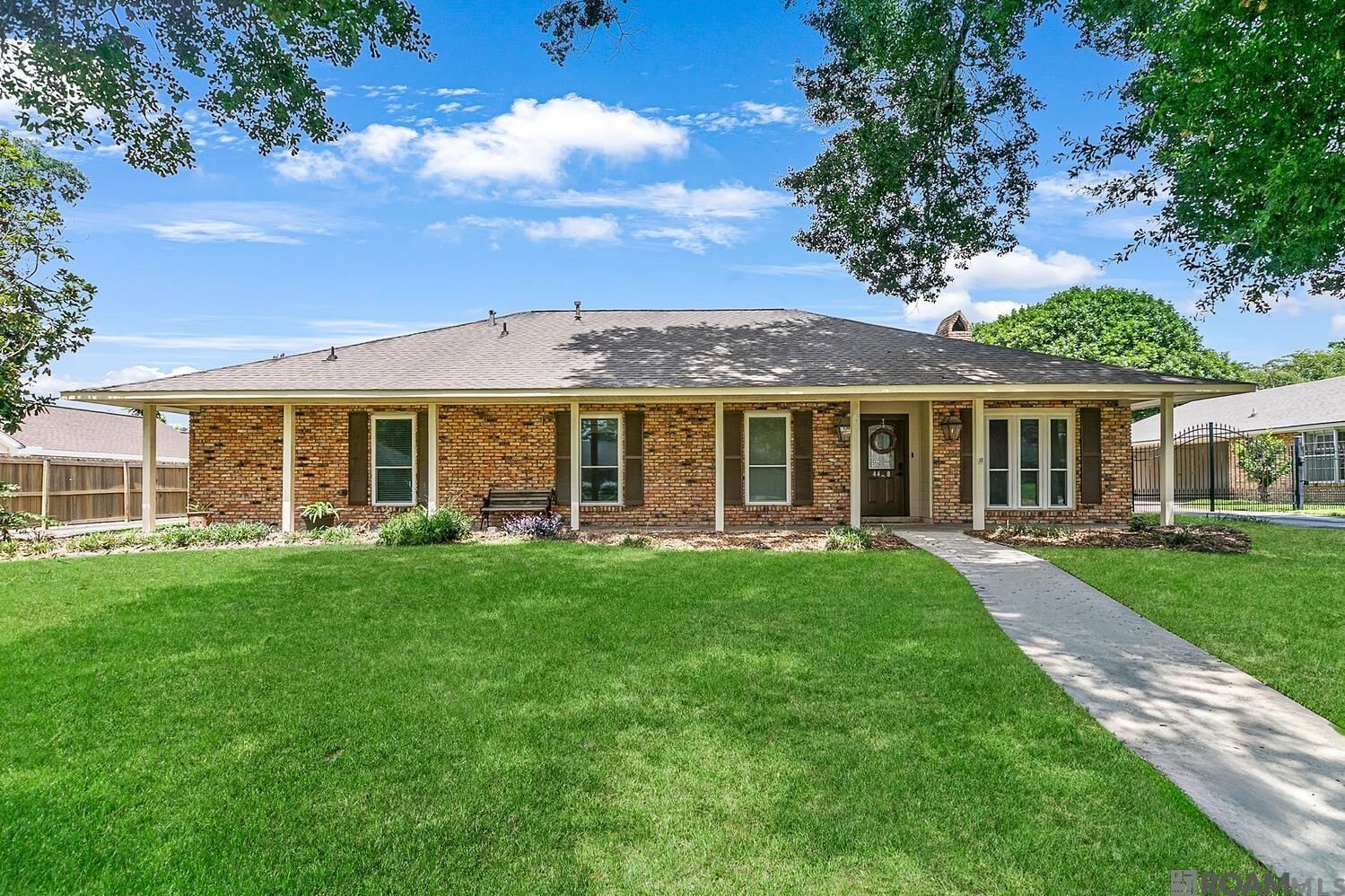 Property Photo: 4438 Chelsea Dr LA 70809