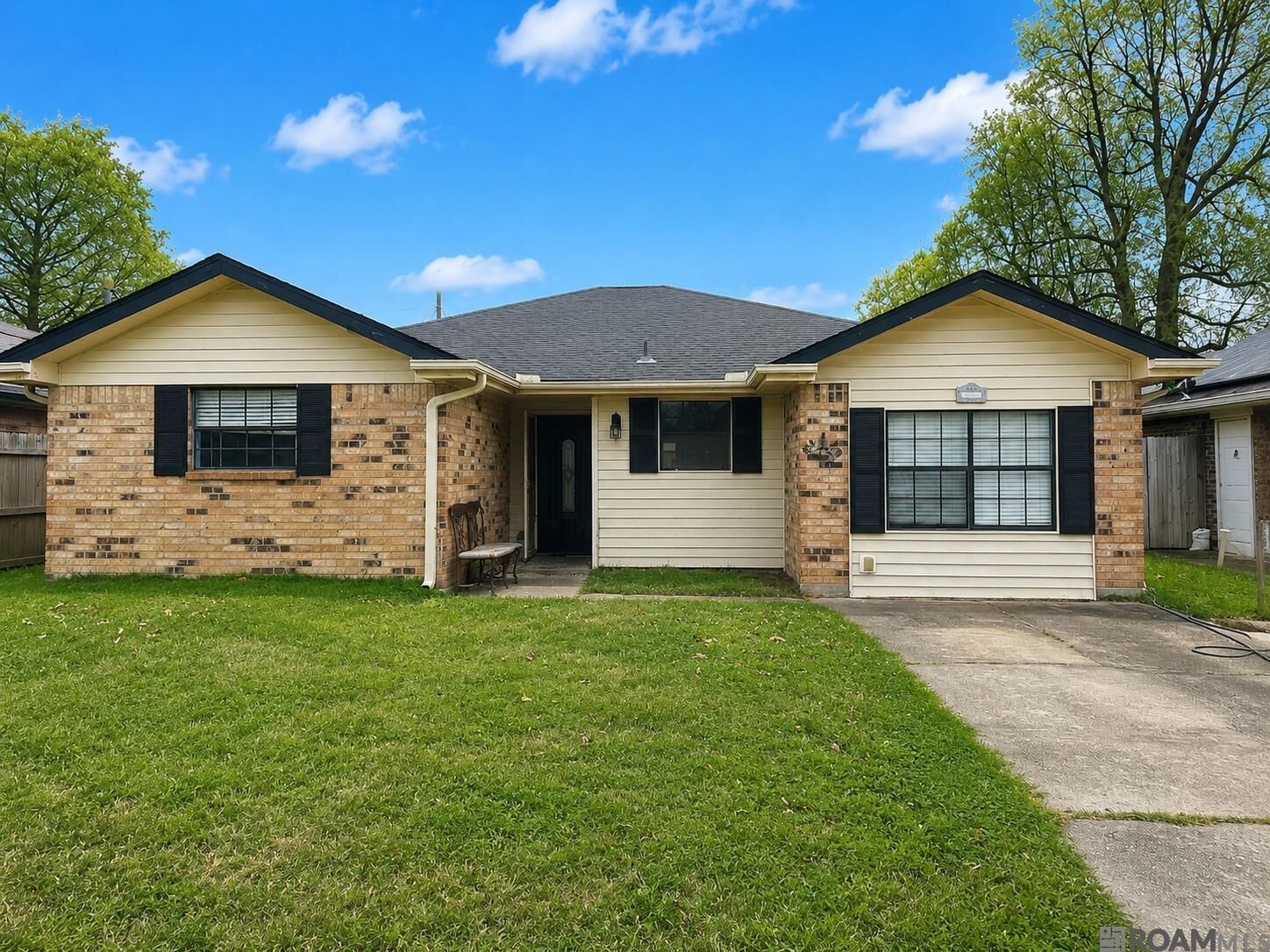 Property Photo: 209 Janet Dr LA 70087