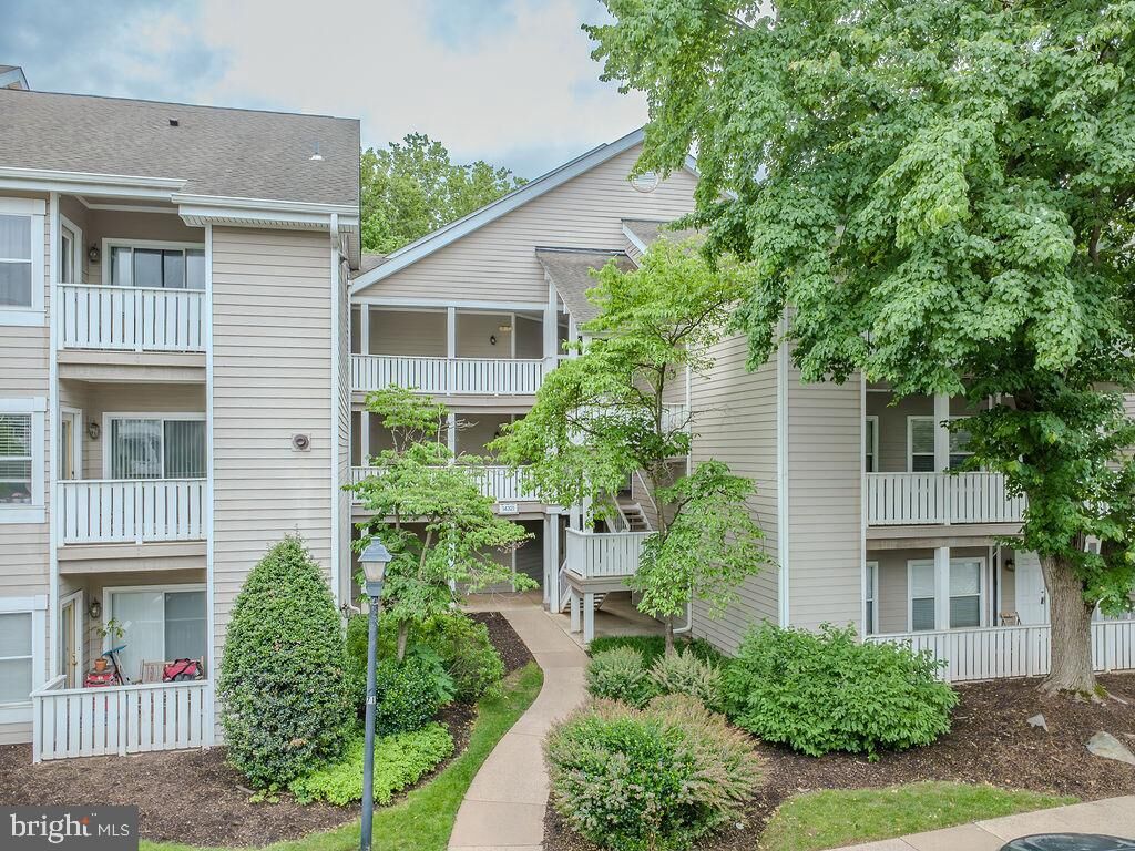 Property Photo:  14321 Climbing Rose Way 204  VA 20121 