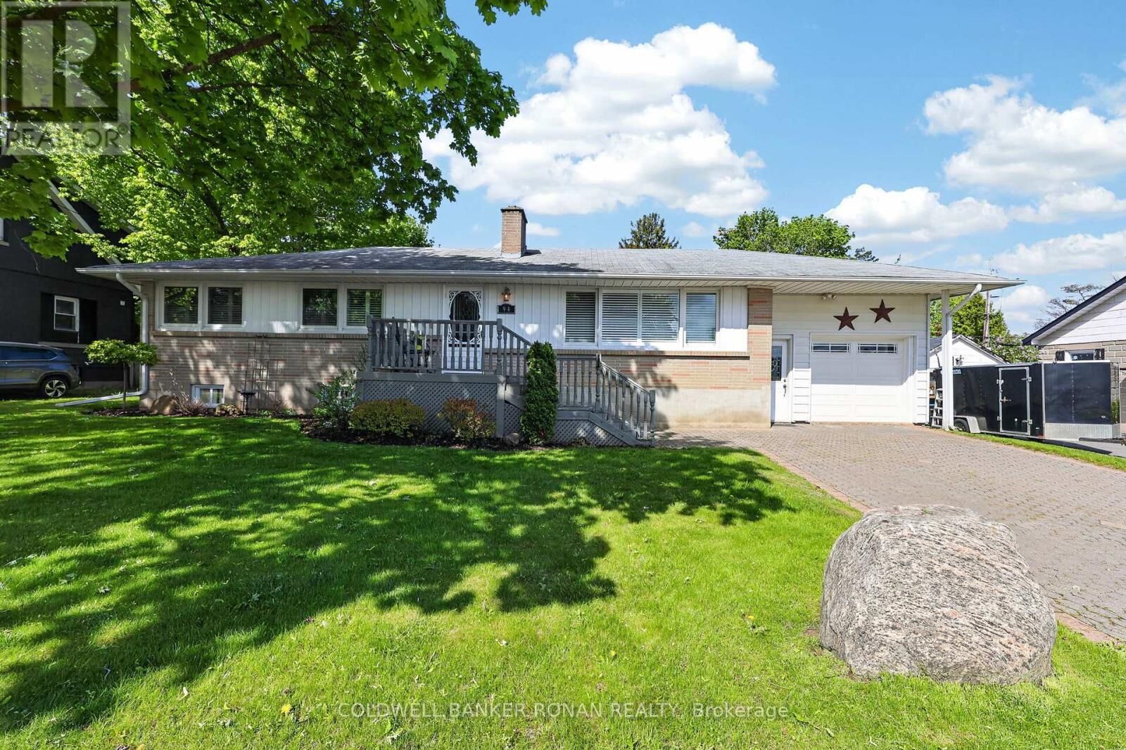Property Photo:  94 Queen Street South  ON L0G 1W0 