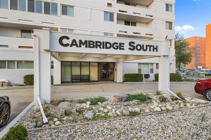 Property Photo: 870 Cambridge Street MB R3M 3H5