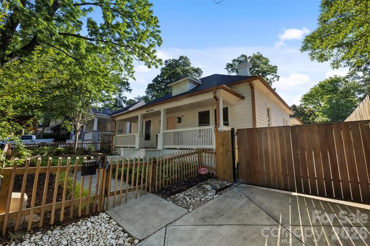 Property Photo:  1816 Umstead Street  NC 28205 