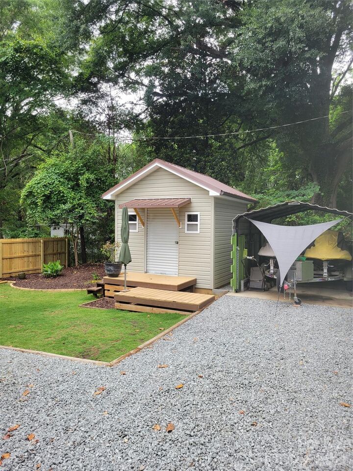 Property Photo: 422 Gaston Avenue NC 28012