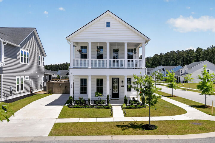 Property Photo: 202 Narrowleaf Avenue SC 29485