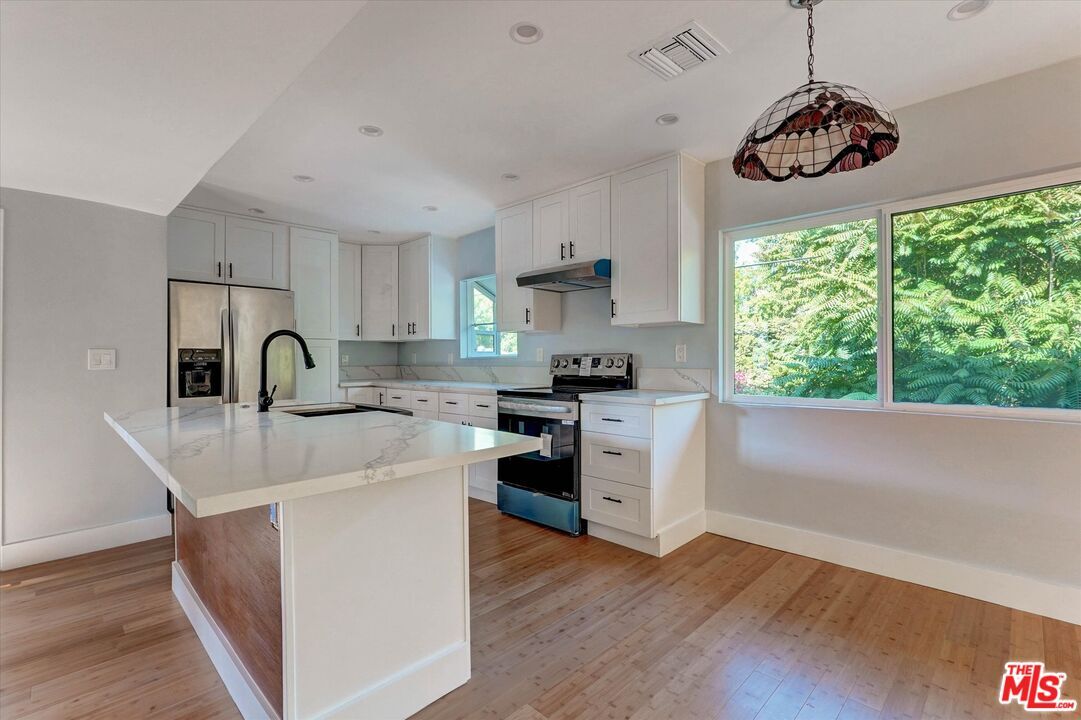 Property Photo: 5726 Woodman Ave CA 91401