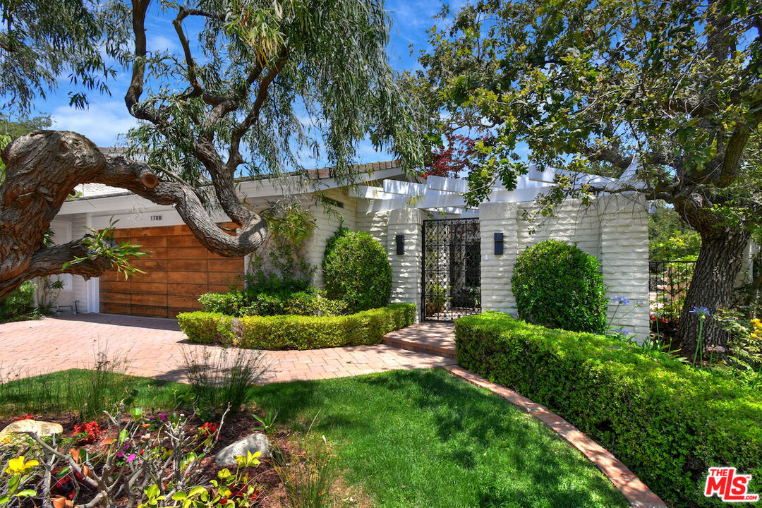 Property Photo:  1708 Royal Saint George Dr  CA 91362 