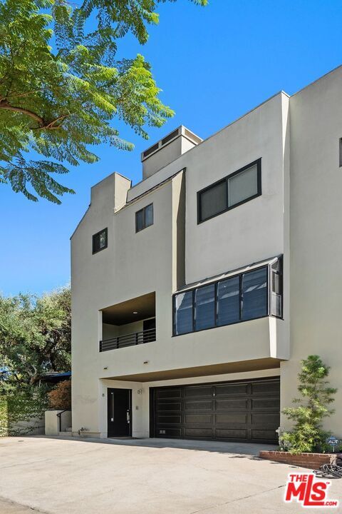 Property Photo: 3023 Berkeley Ave CA 90026