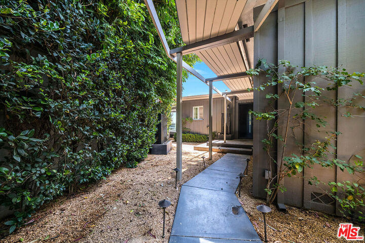 Property Photo:  1438 Davies Dr  CA 90210 