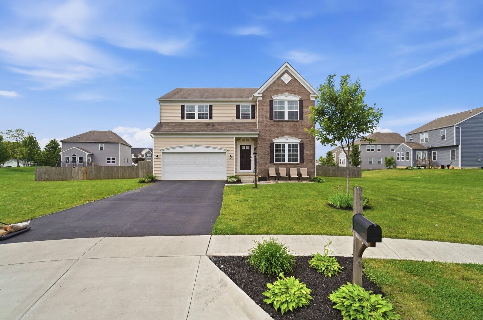 Property Photo: 1462 Hoovler Way OH 43062
