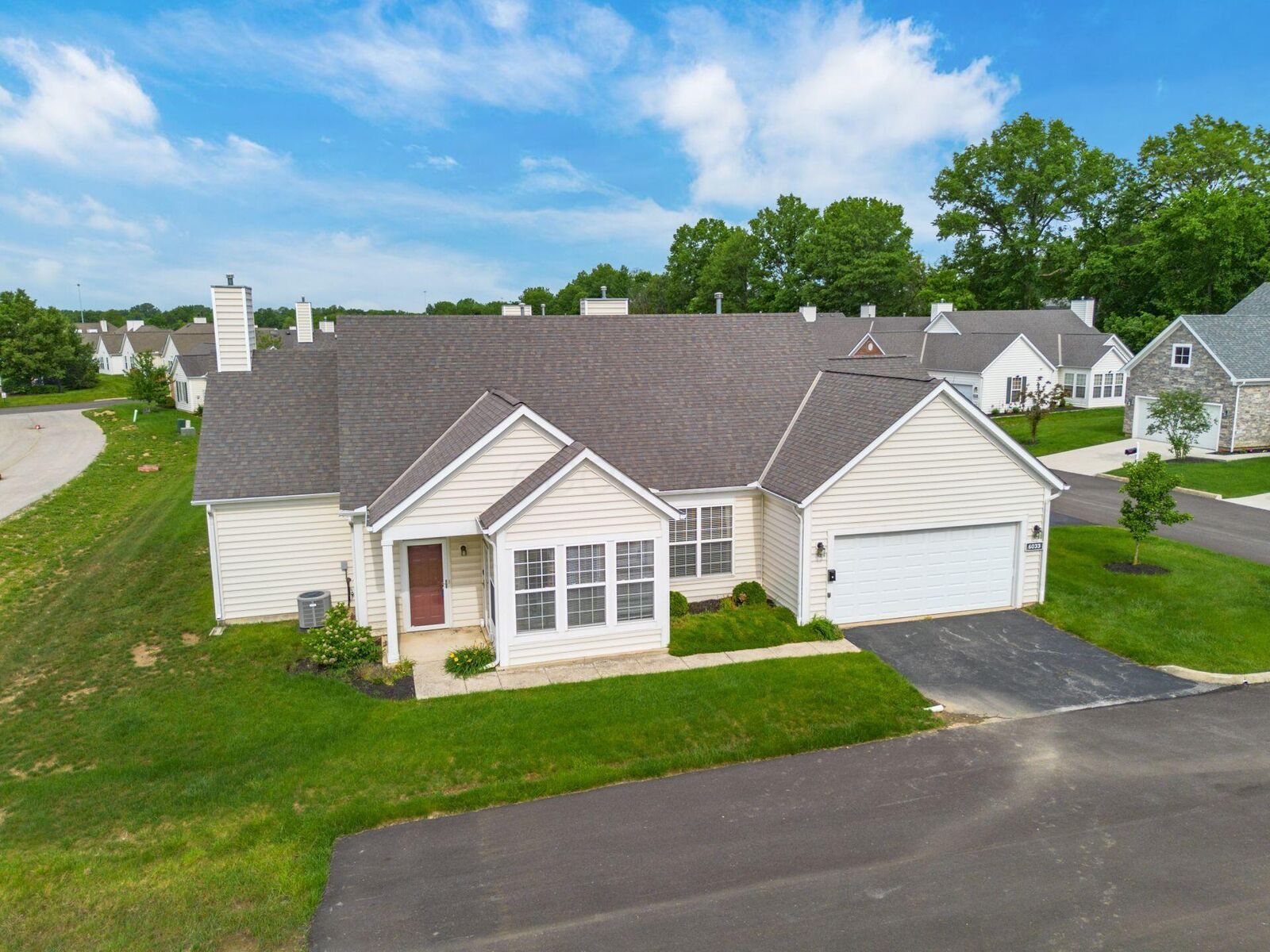 Property Photo: 6033 Naughten Pond Drive OH 43213
