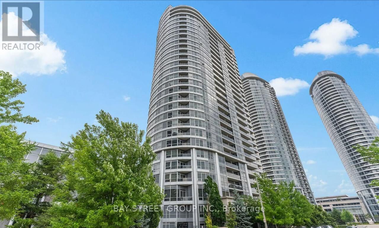 Property Photo:  151 Village Green Square 2703  ON M1S 0K5 