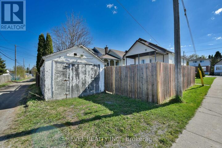 Property Photo:  359 Tamarack Street  ON P4N 6R5 