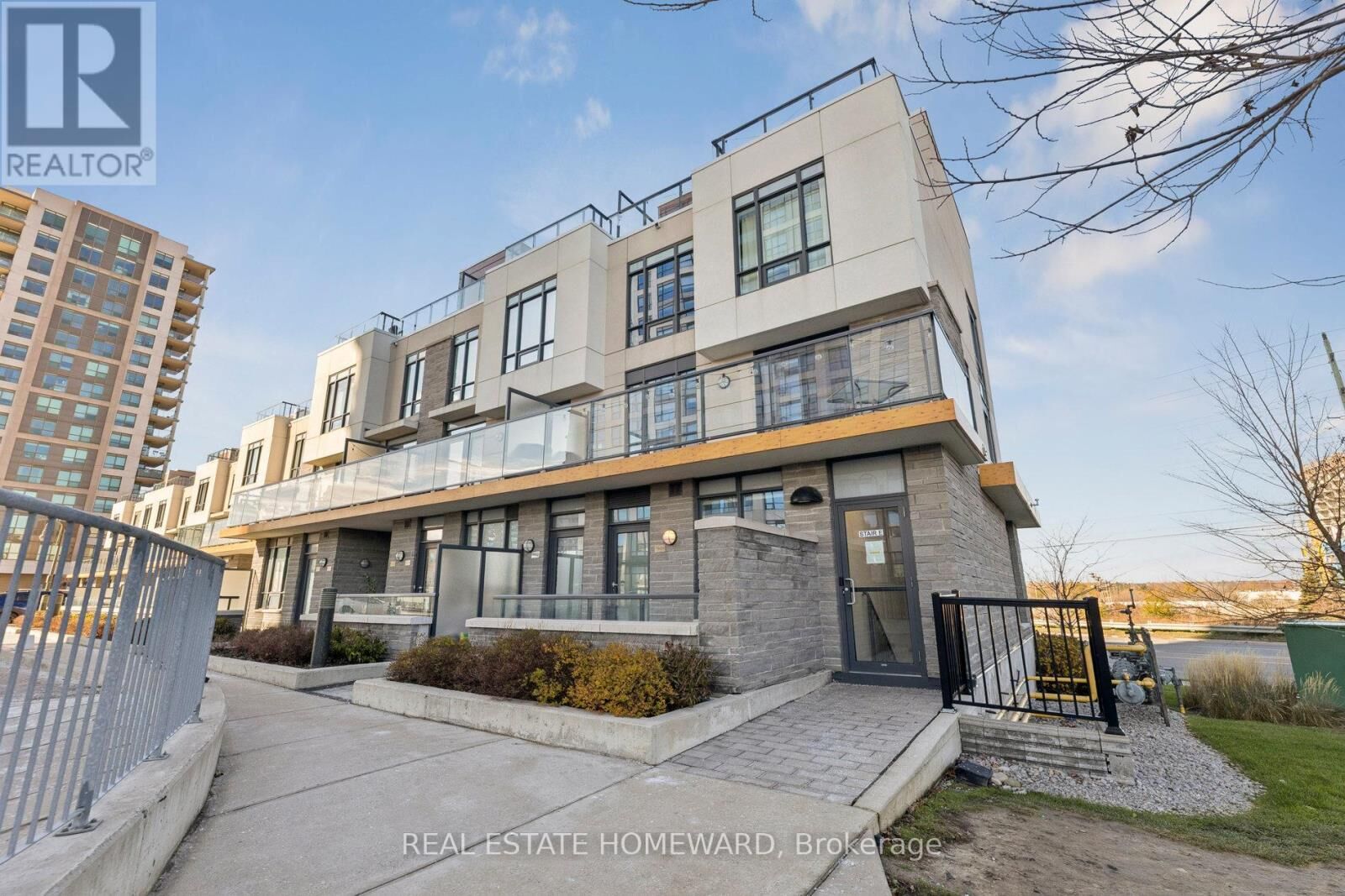 Property Photo:  1245 Bayly Street 21  ON L1W 0B5 