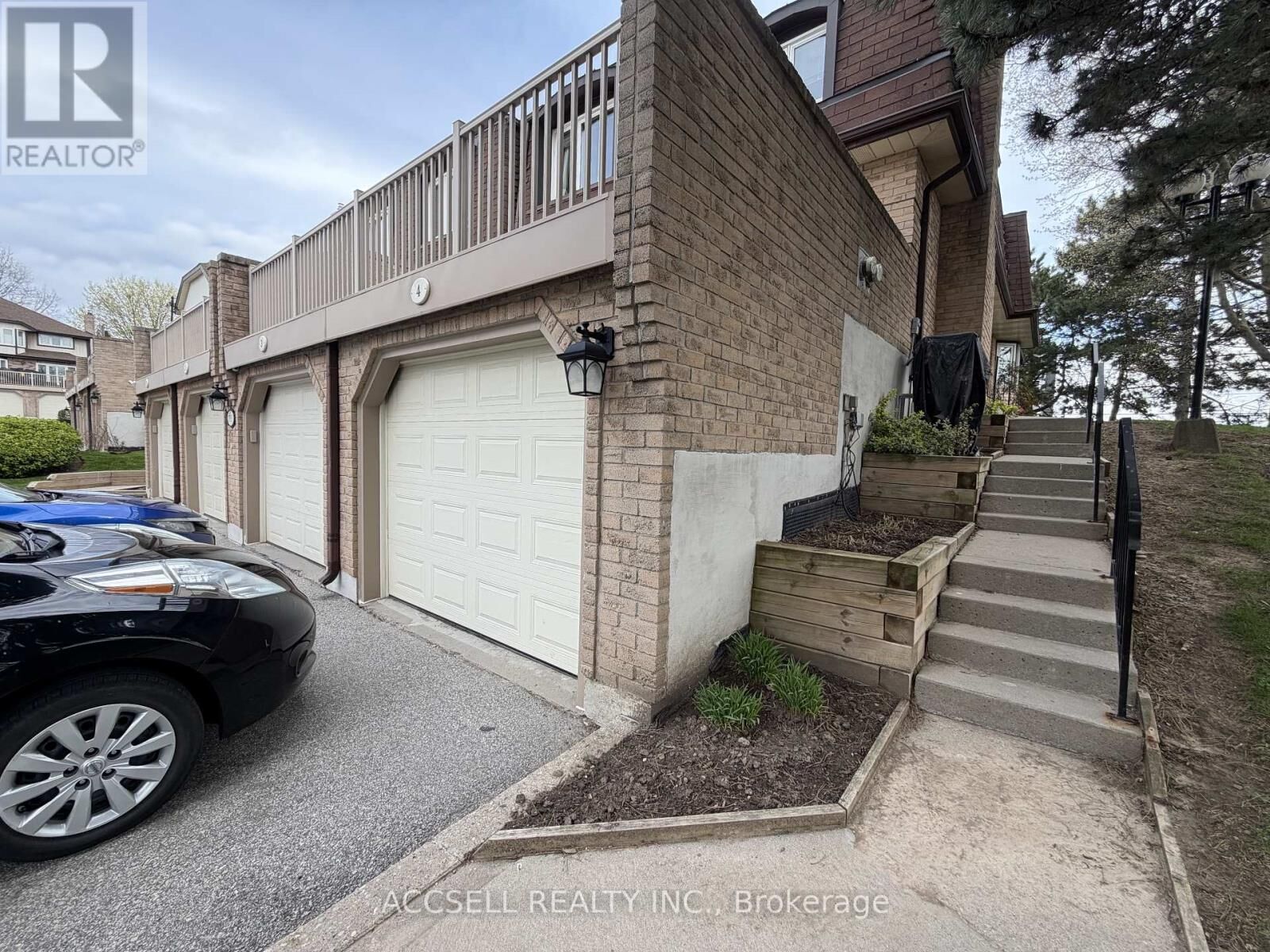 Property Photo:  1510 Upper Middle Road 4  ON L7P 4M5 