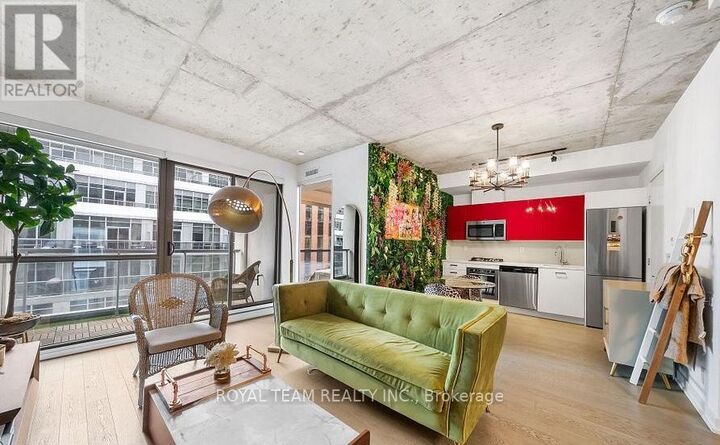 Property Photo:  39 Brant Street 815  ON M5V 0M8 