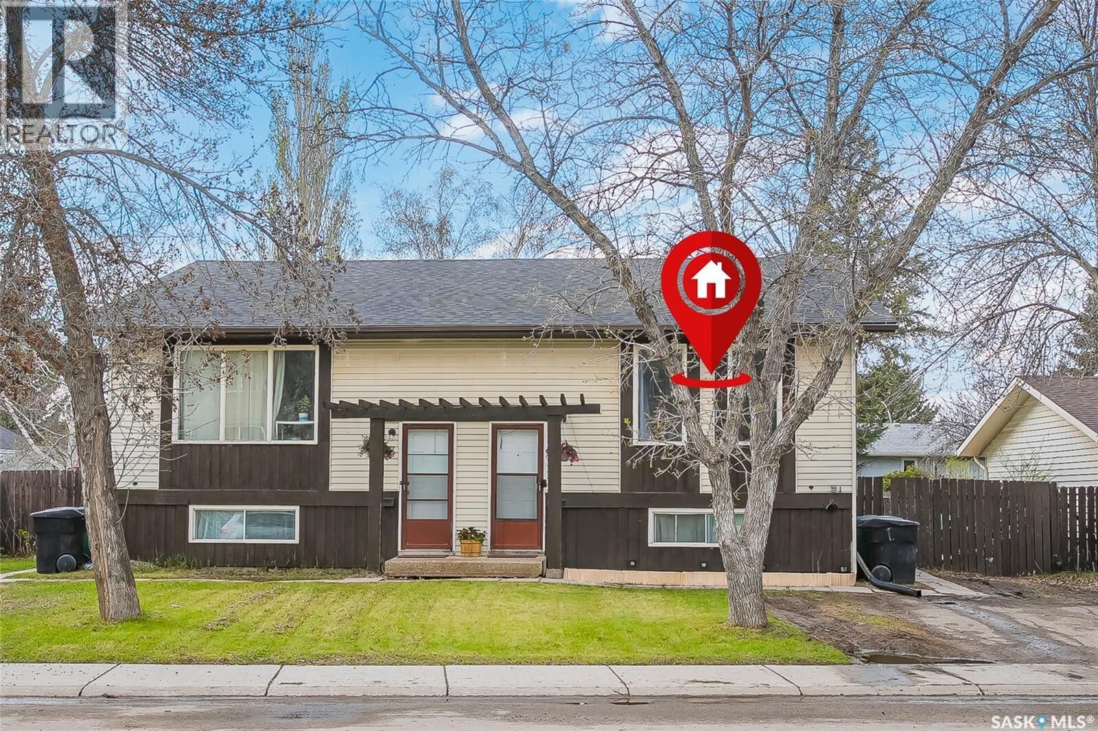 Property Photo: 839 Kingsmere Boulevard SK S7J 4C4