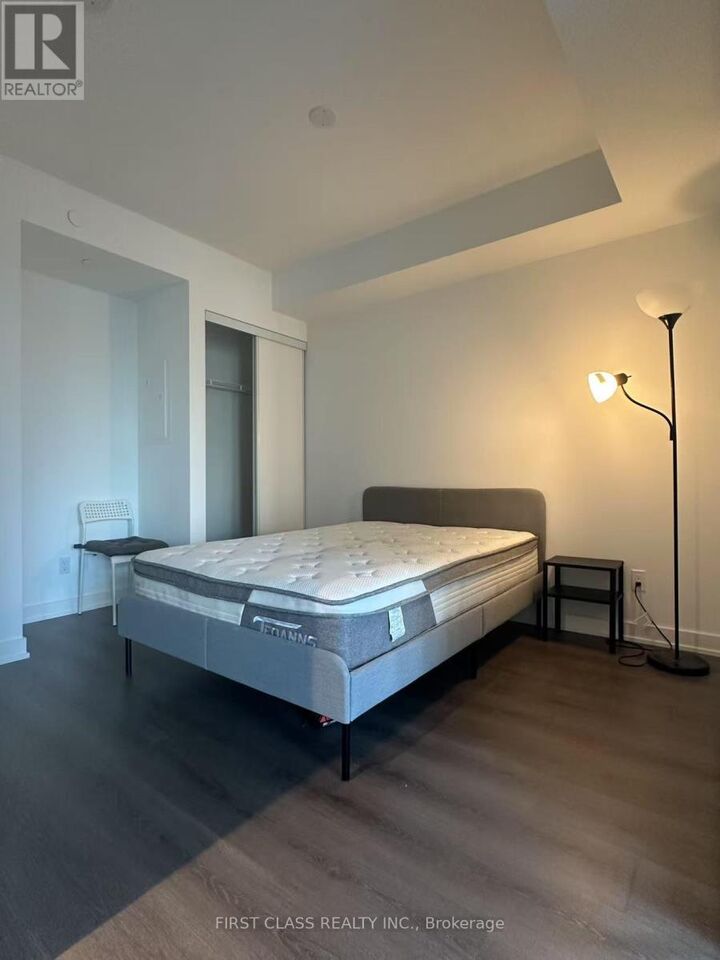 Property Photo:  8 Wellesley Street West 1807  ON M4Y 0J5 