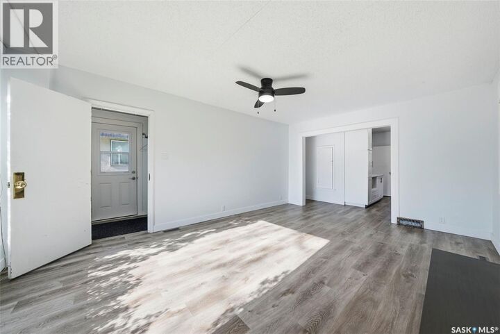 Property Photo: 1917 Lorne Avenue SK S7J 0R2