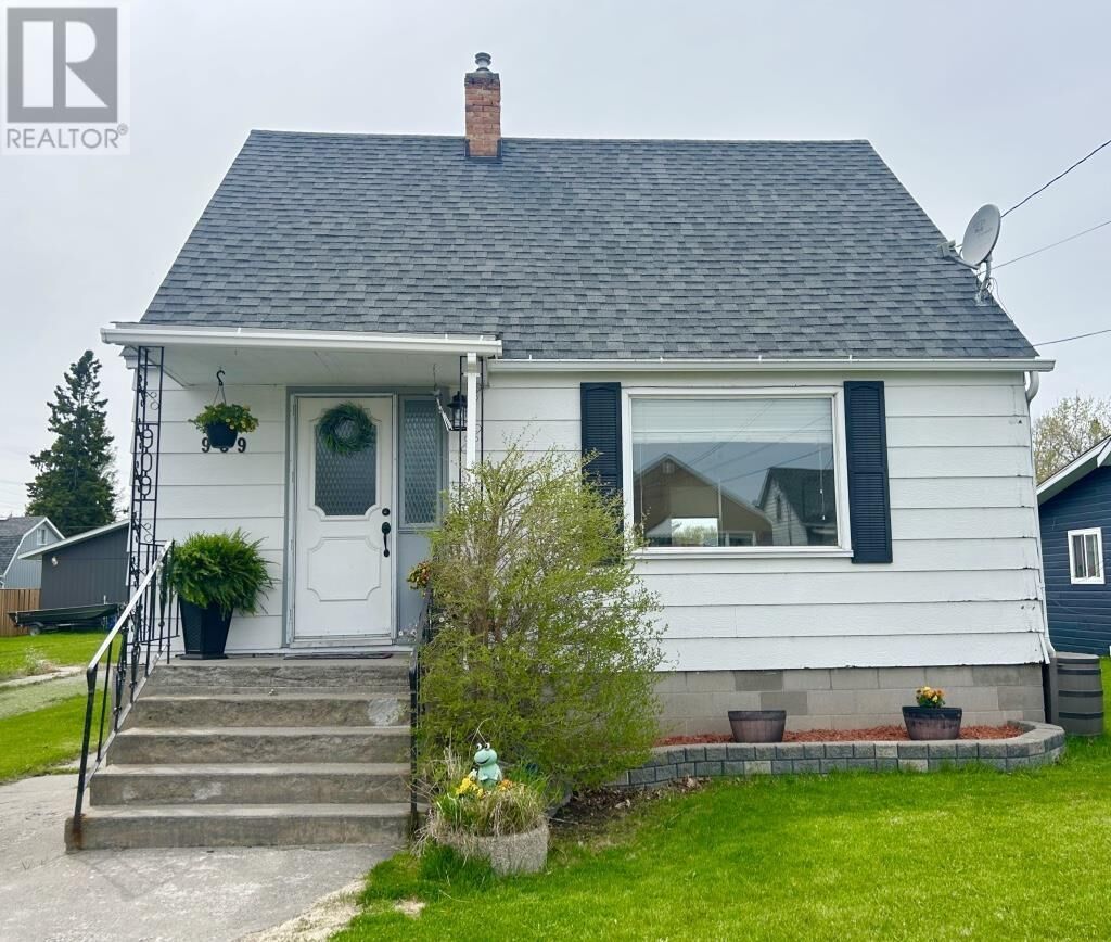 Property Photo:  909 Phair Avenue  ON P9A 2M6 